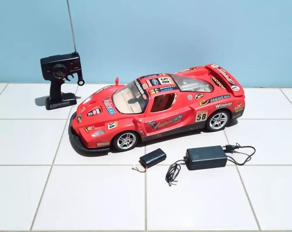 Mainan mobil remote