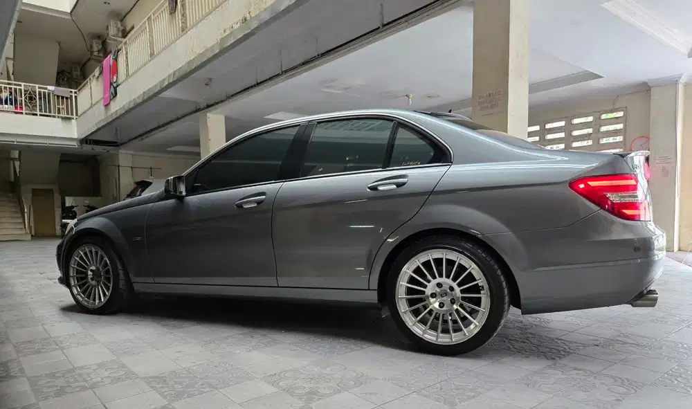 Mercedes-Benz C200 2011 Bensin
