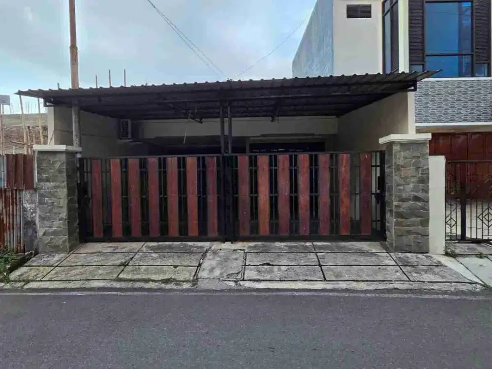 Rumah Tengah Kota Dekat Udinus di Sadewa Semarang Tengah
