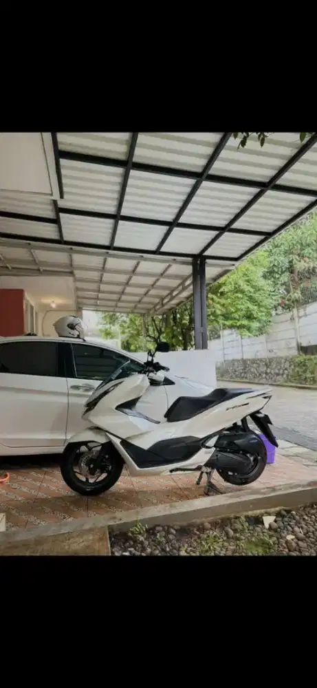 Honda pcx 160 putih cbs 2024 supee low km 5000 jarang di pakai