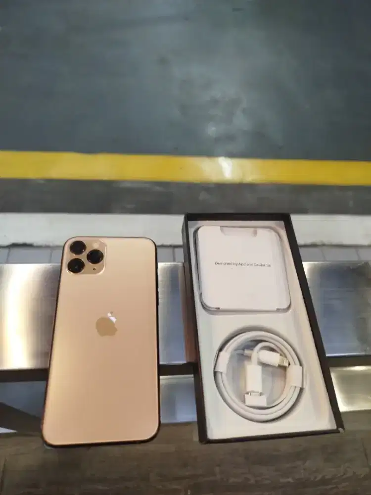 iPhone 11 pro 256gb warna gold yaa
