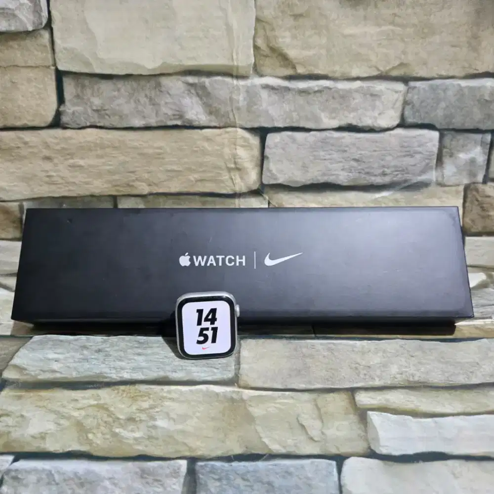 Apple watch series 6 Nike 44mm resmi Ibox bh 77% fullset segel mulus