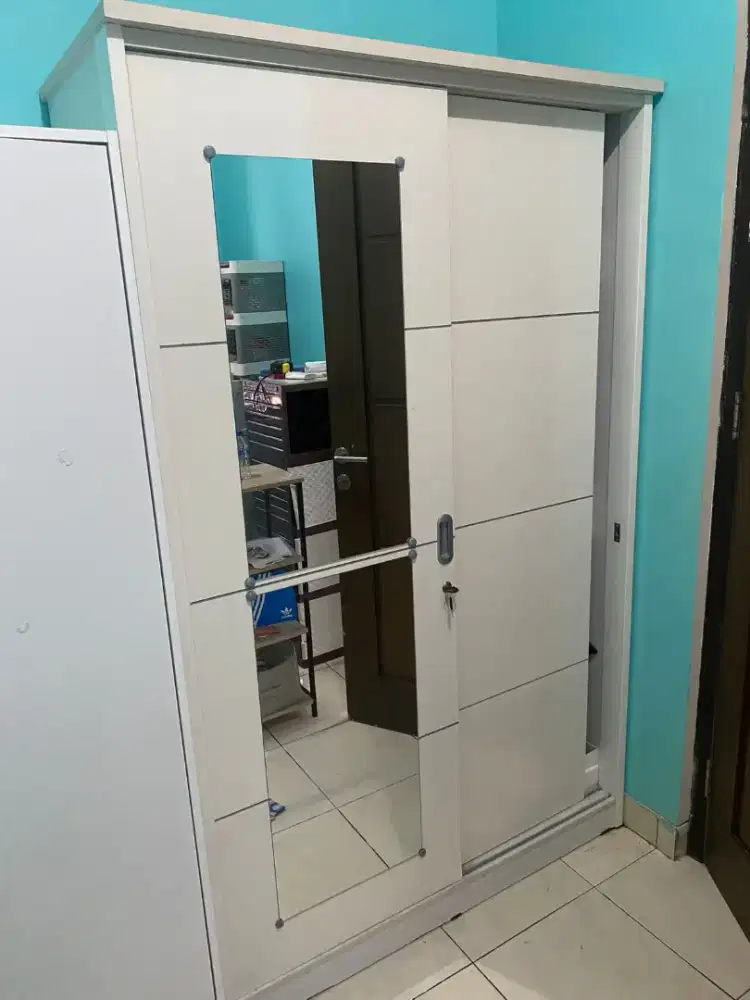 Lemari 2 pintu sliding dan kaca