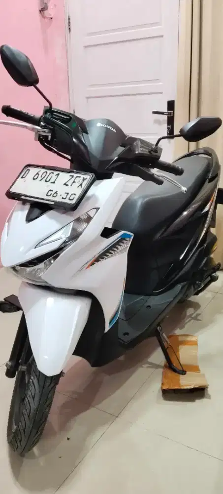 Beat 2025 putih mulus