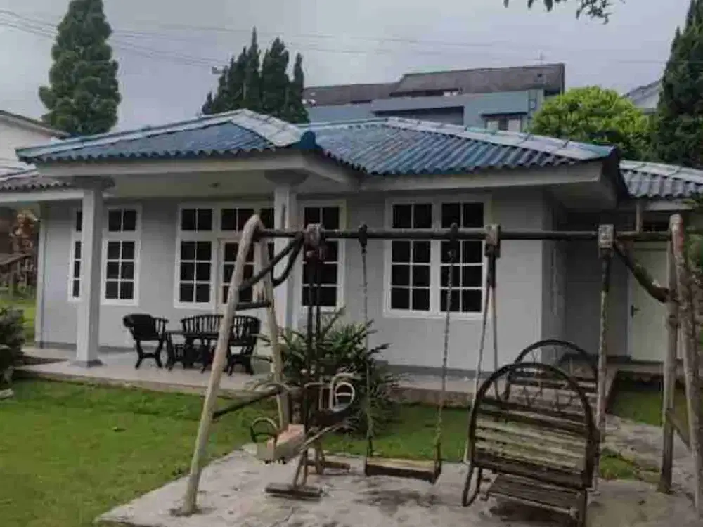 vila. demgan. view. gunung.   lingkungan. asri. sejuk.