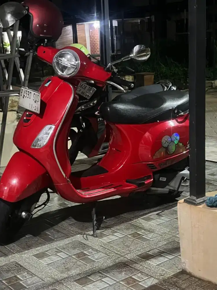 Vespa lx  merah