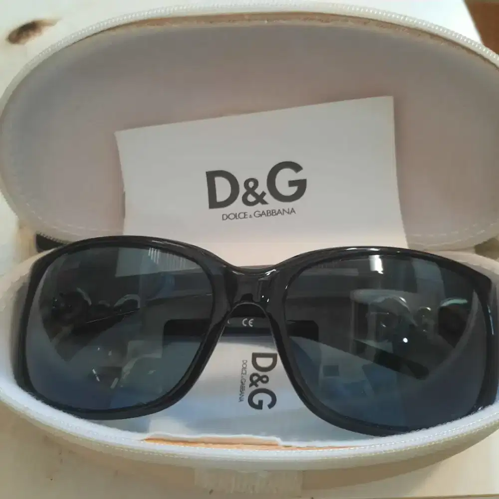 kacamata  merk D & G