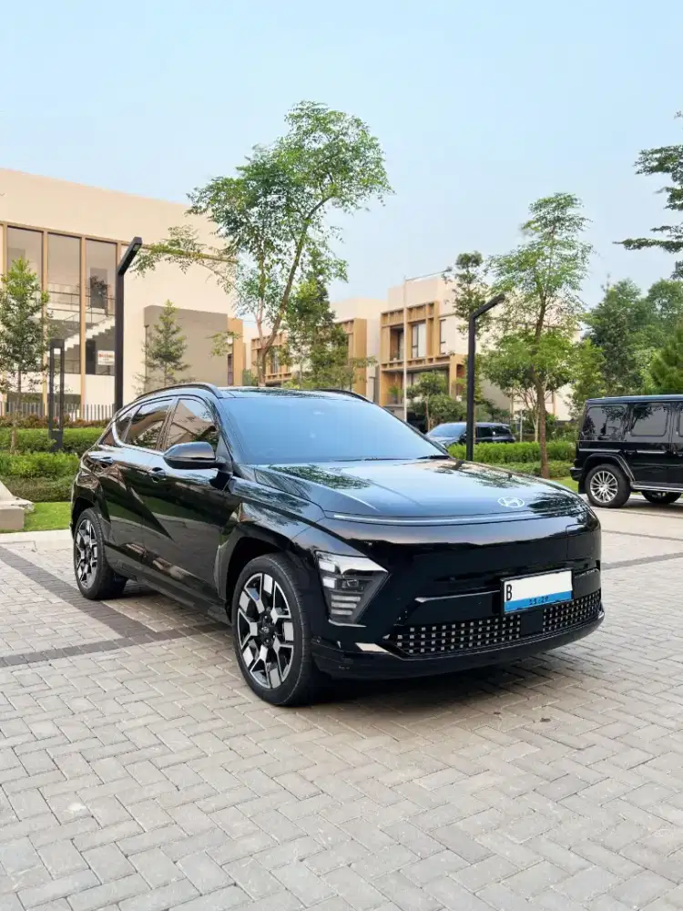 HYUNDAI KONA EV SIGNATURE LONG RANGE 2024 LOW KM GOOD CONDITION !!