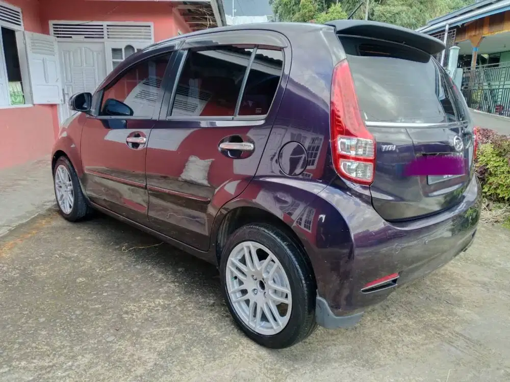 Mobil Daihatsu Sirion 2014 Biru