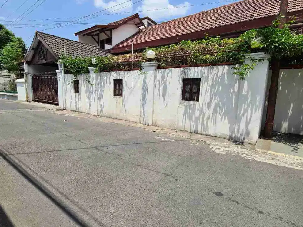 Rumah Mewah Di Demangan Baru Dekat Lippoplaza, AMPLAZ, kampus SADHAR, UGM, UIN