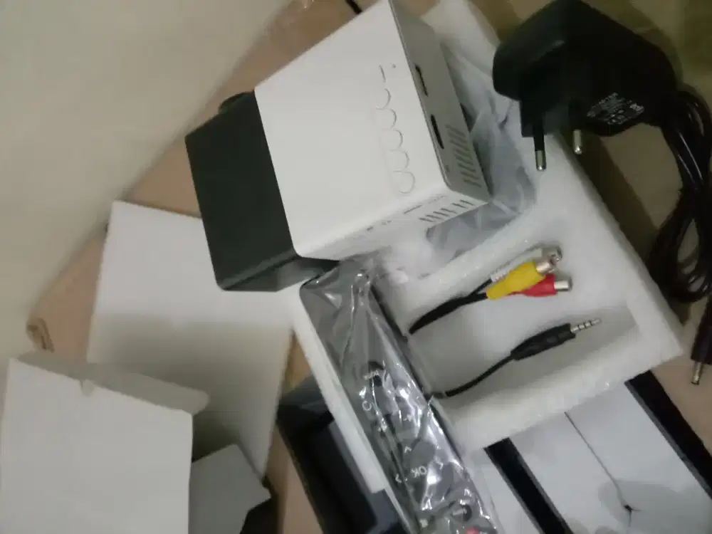 Proyektor mini  bisa tv