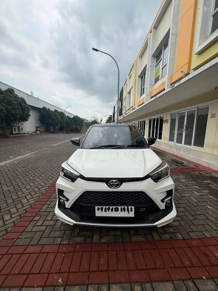 TOYOTA RAIZE GR TWO TONE GARANSI ALL RISK 5 TAHUN