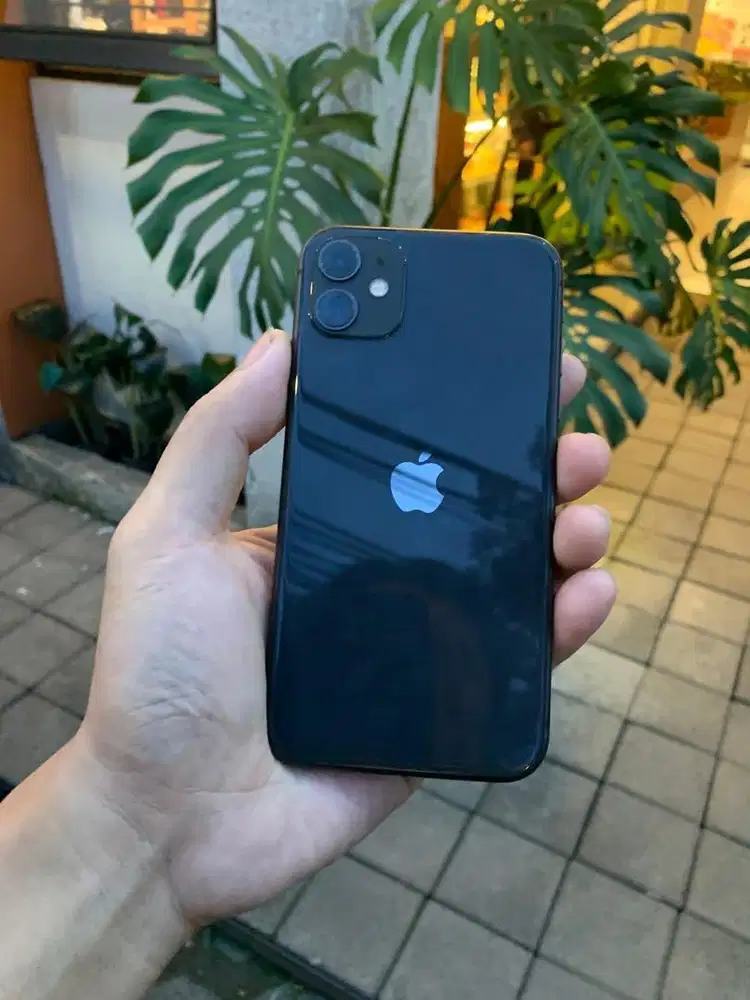 Dijual iPhone 11 64gb sinyal all operator