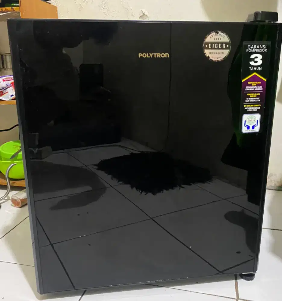 Dijual kulkas mini Polytron bekas