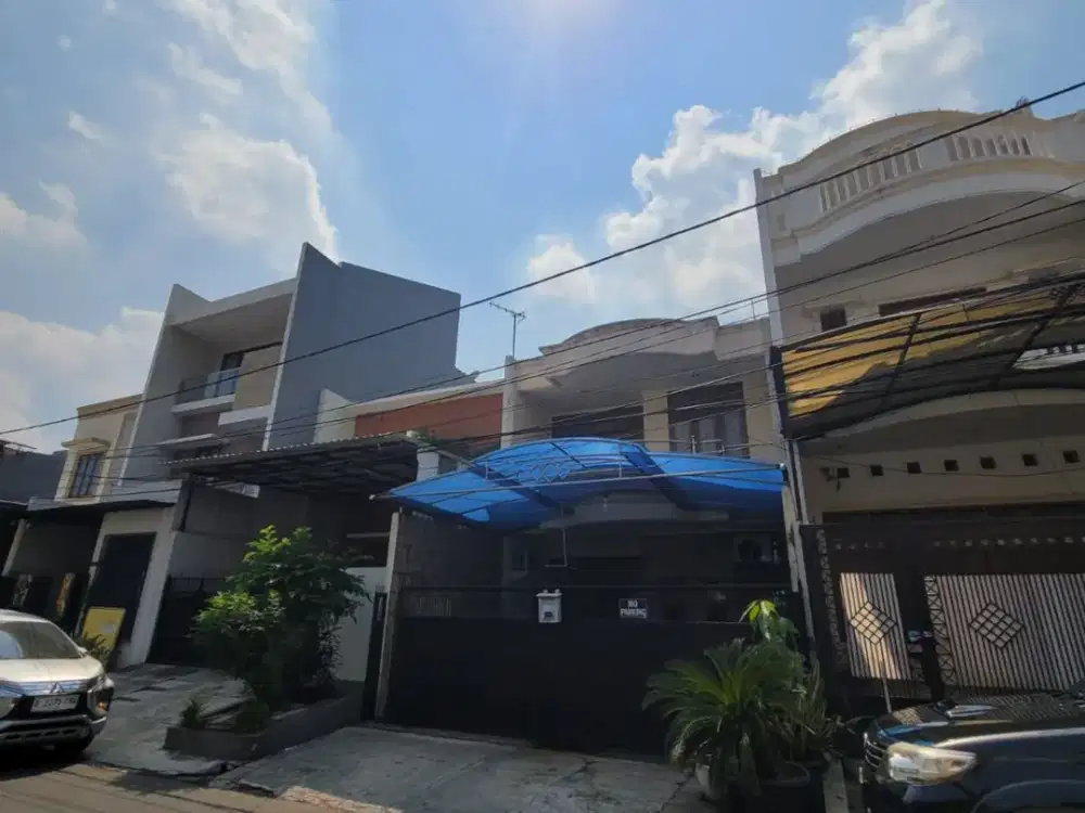 Rumah 2,5LT Strategis Dekat Mall, Kuliner, Sekolah dan RS di Kelapa Gading, Jakut - SHM