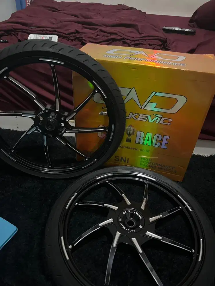 For sale velg delkevic m8 r17+ban maxxis victra st d/b untuk beat esp