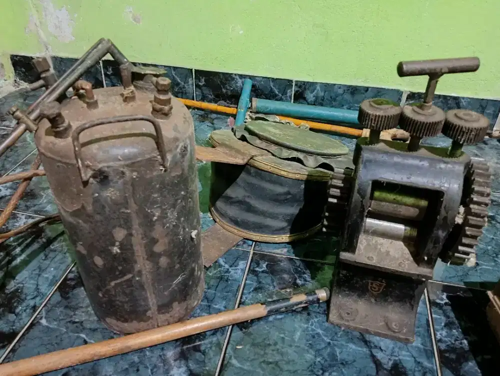 Mesin roll logam satu set