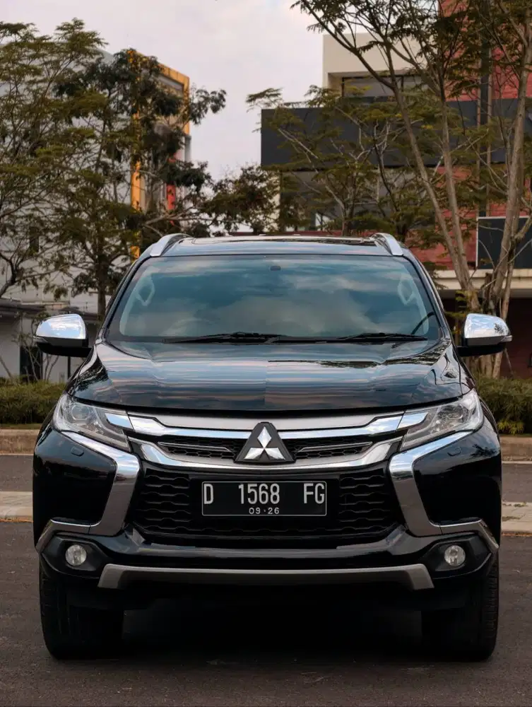 Mitsubishi Pajero sport Dakar 4x2 AT solar 2016 hitam