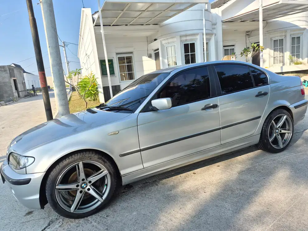 BMW 318i 2004 Bensin