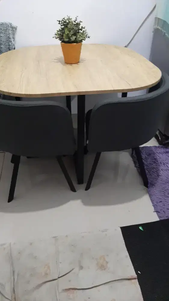 Meja makan kursi 4