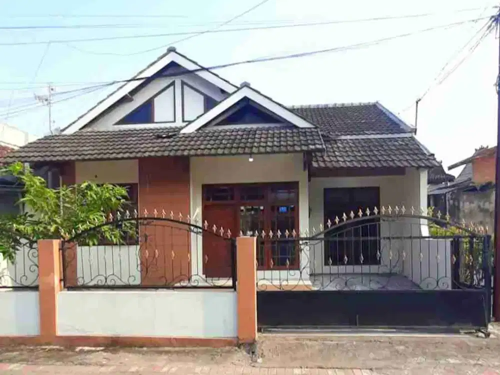 Rumah cukup luas area jl. magelang Sinduadi dekat UGM