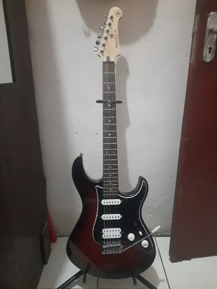 Yamaha Pasifica 12J