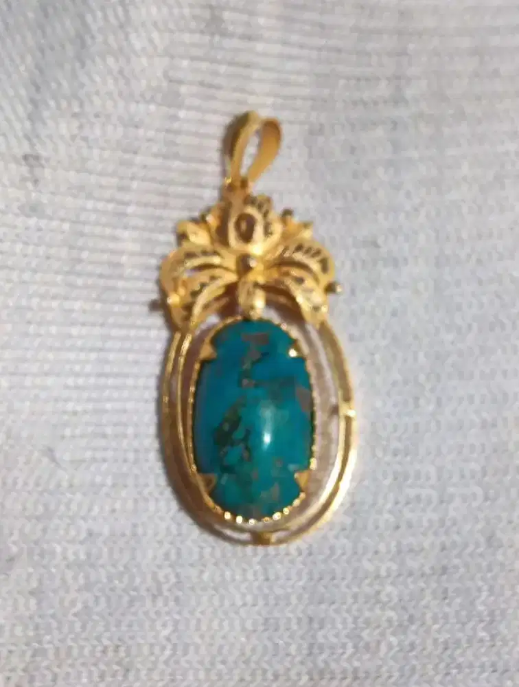 Pirus biru tosca estimasi 8 - 15 karat