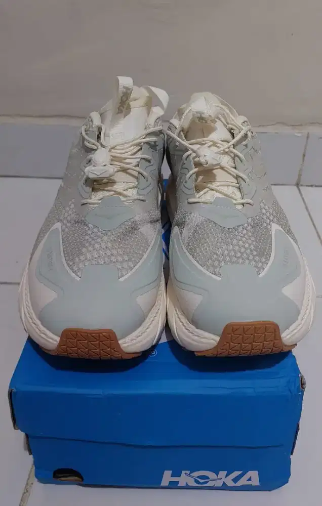 Sepatu HOKA SIZE 43