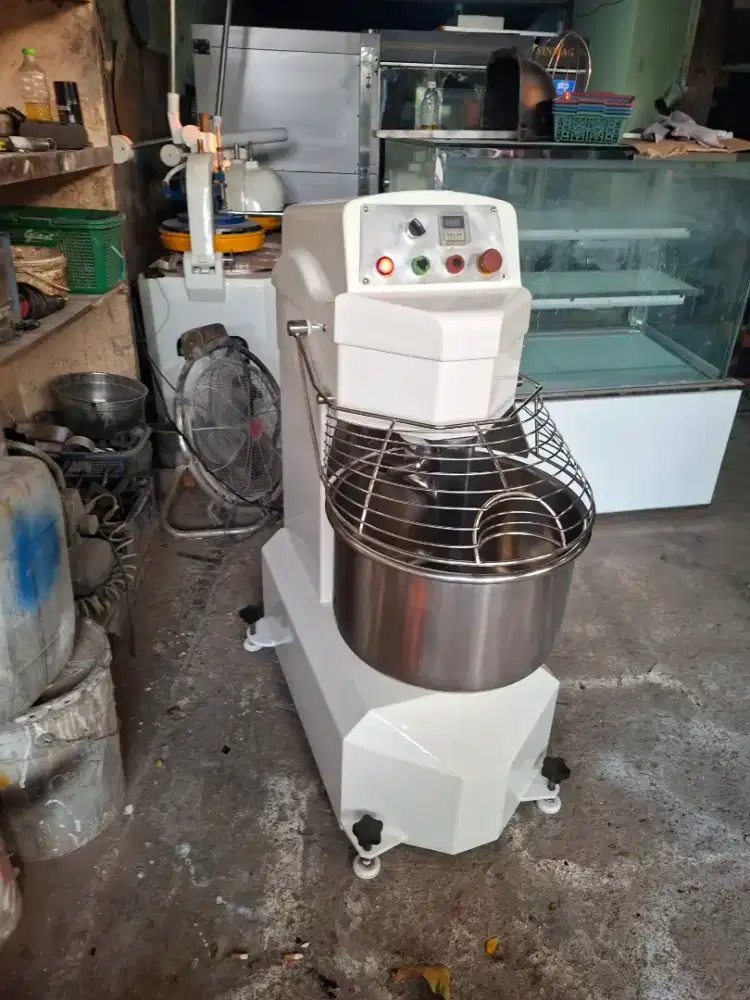 Spiral mixer 15 kg tepung merk Heng wei Taiwan  Listrik 1 phase