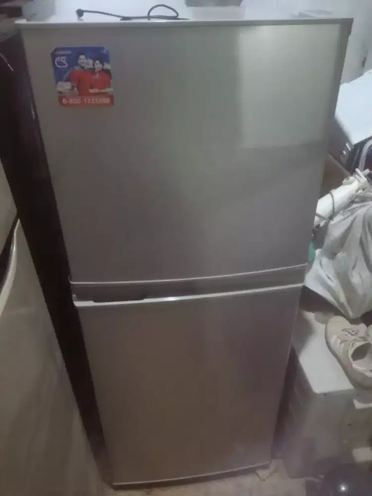Kulkas 2 pintu sharp normal dingin beku nego tipis
