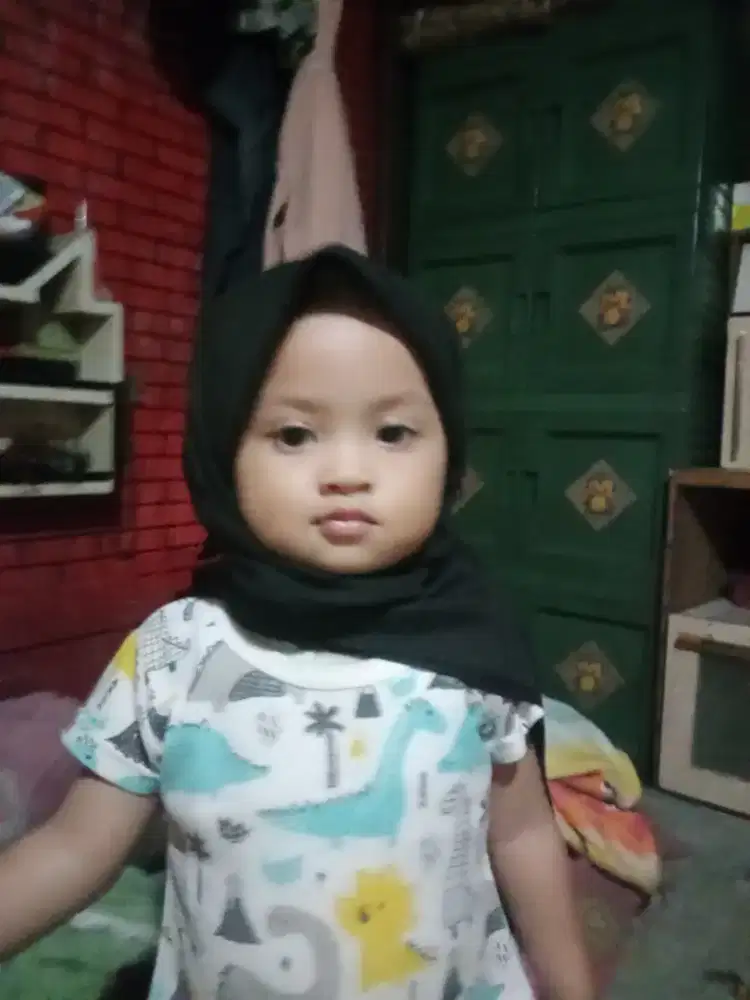 Baju dan mainan anak