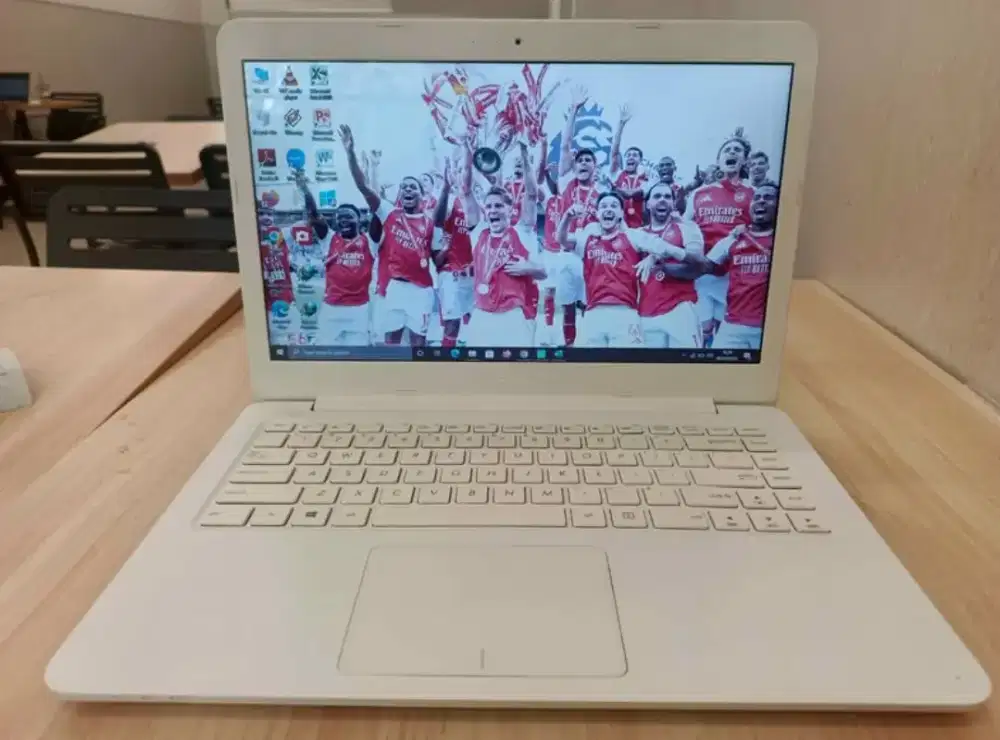 Laptop Asus E402Y AMD 4/128