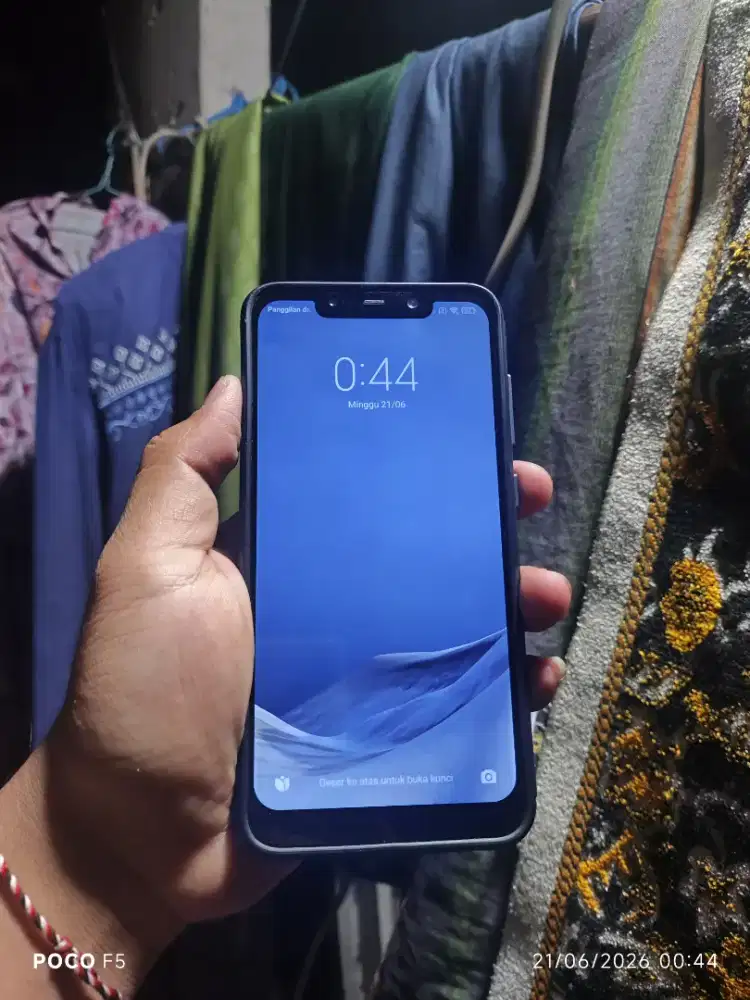 POCO F1 6/128 FULLSET