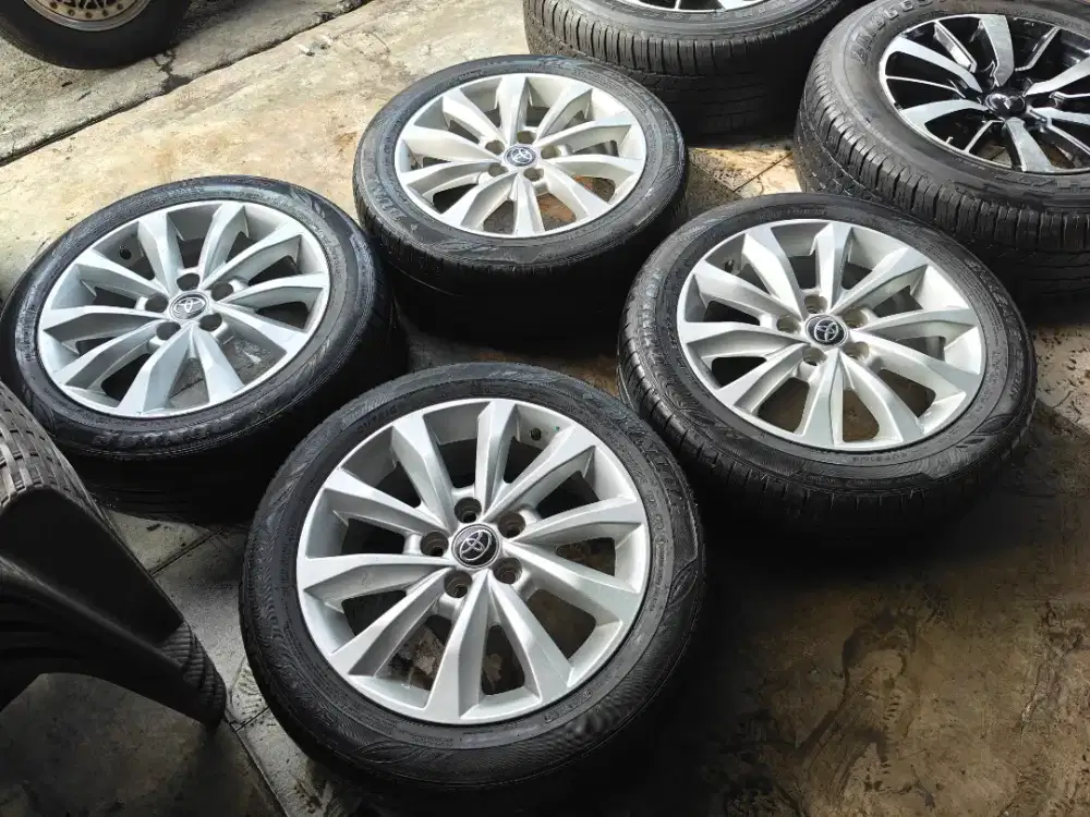 Jual vleg OEM zenix R17 pcd 5x114 ban Dunlop kond vleg mulus ban 80%