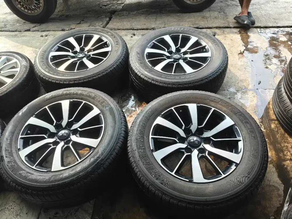 Jual vleg OEM Pajero R18 ban bregestone kond 80% 4pcs..