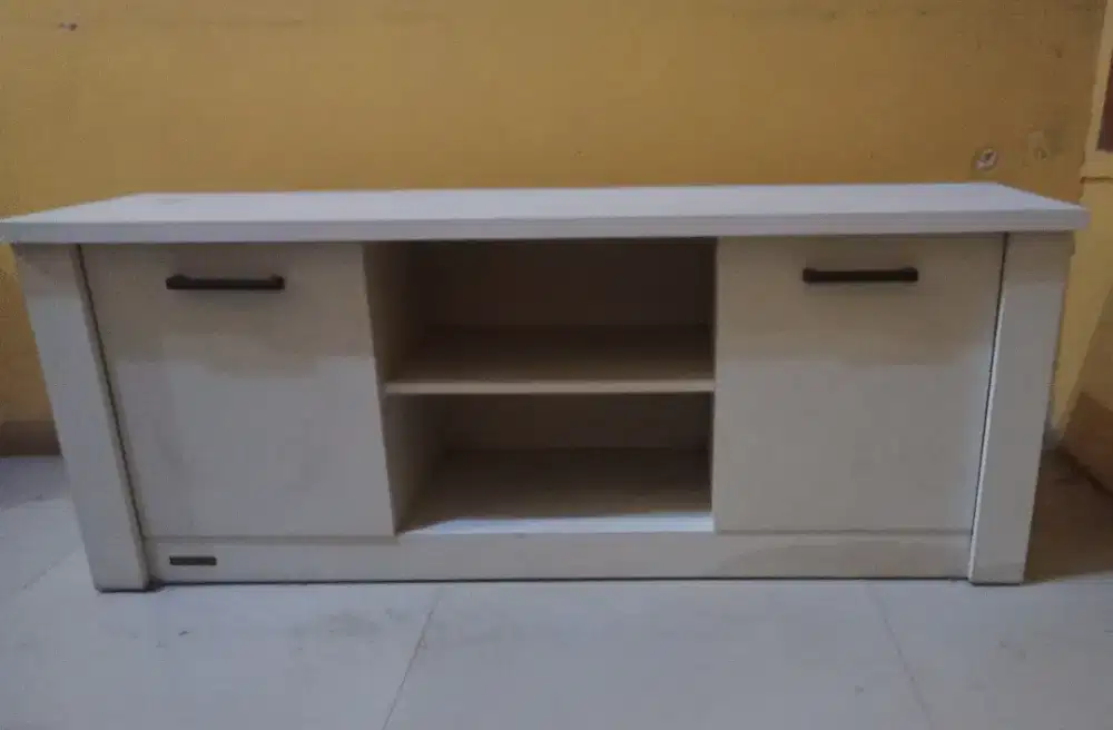 Meja buffet tv kayu