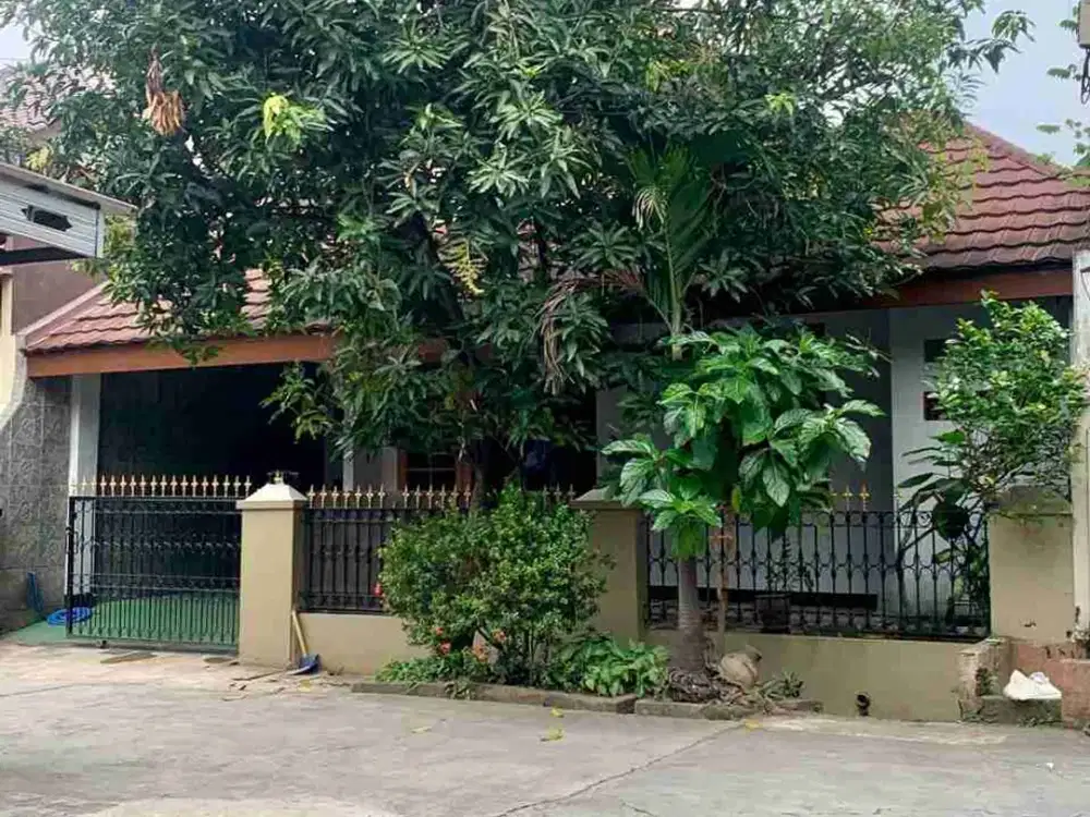 Dijual Rumah 1 ¹/² Lantai Dalam Komplek Perumahan Di Bintara. Kota Bekasi