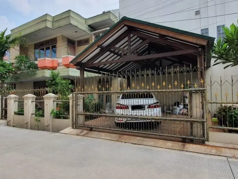 Rumah 2LT Halaman Luas Posisi Hook Strategis Kelapa Gading Jakut - SHM