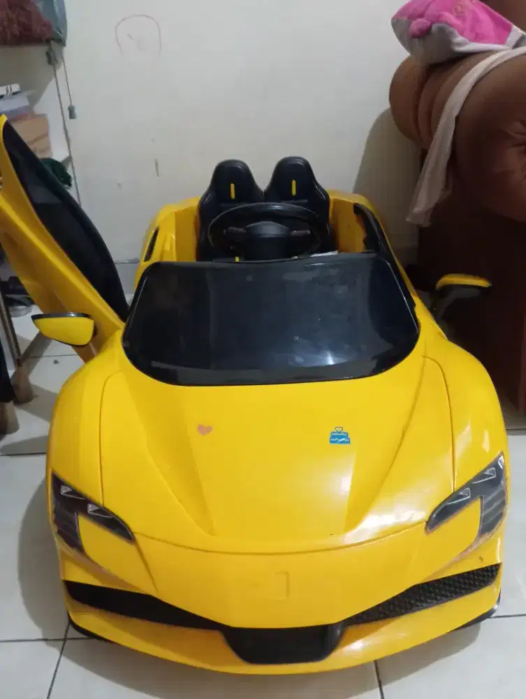 Mobil aki mainan anak Ferari sport
