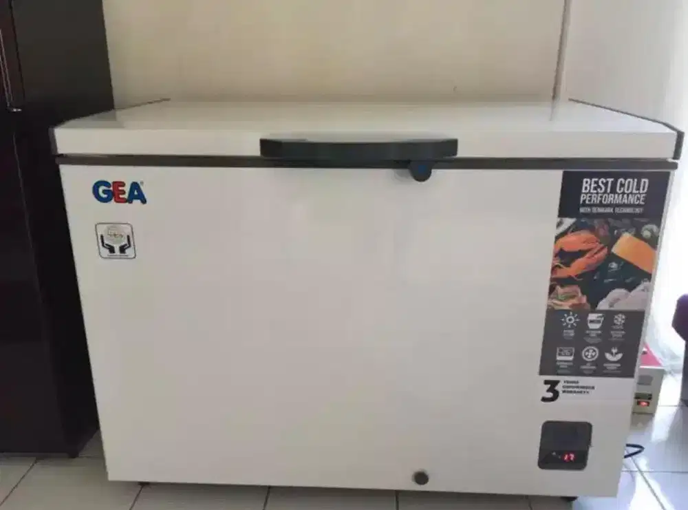 GEA AB-336-R Chest Freezer 330L
