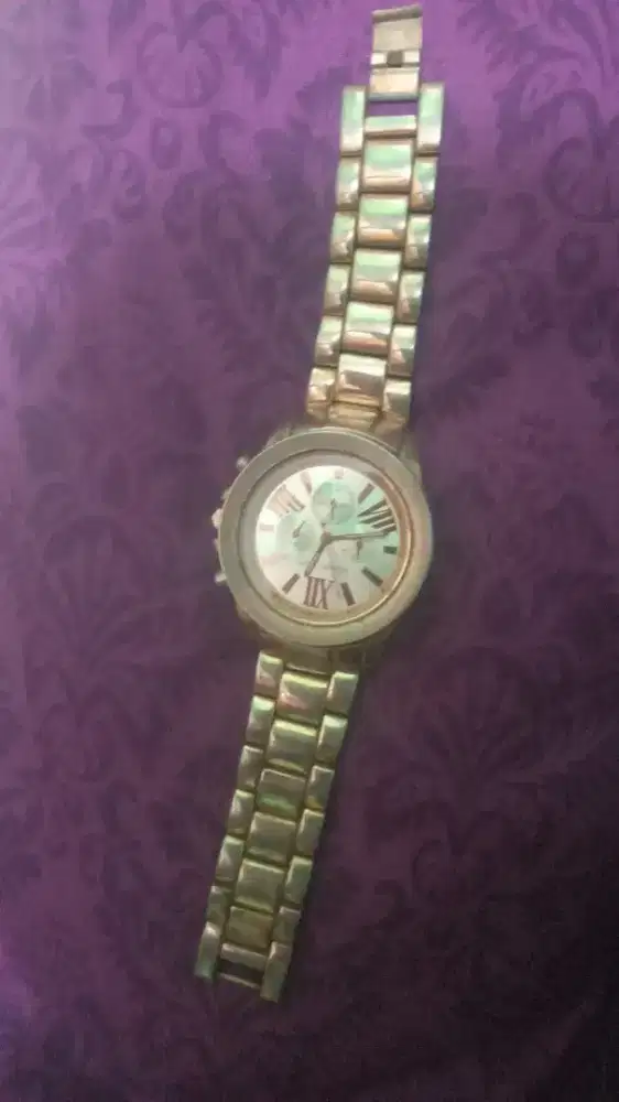 Jam tangan dan cincin akik