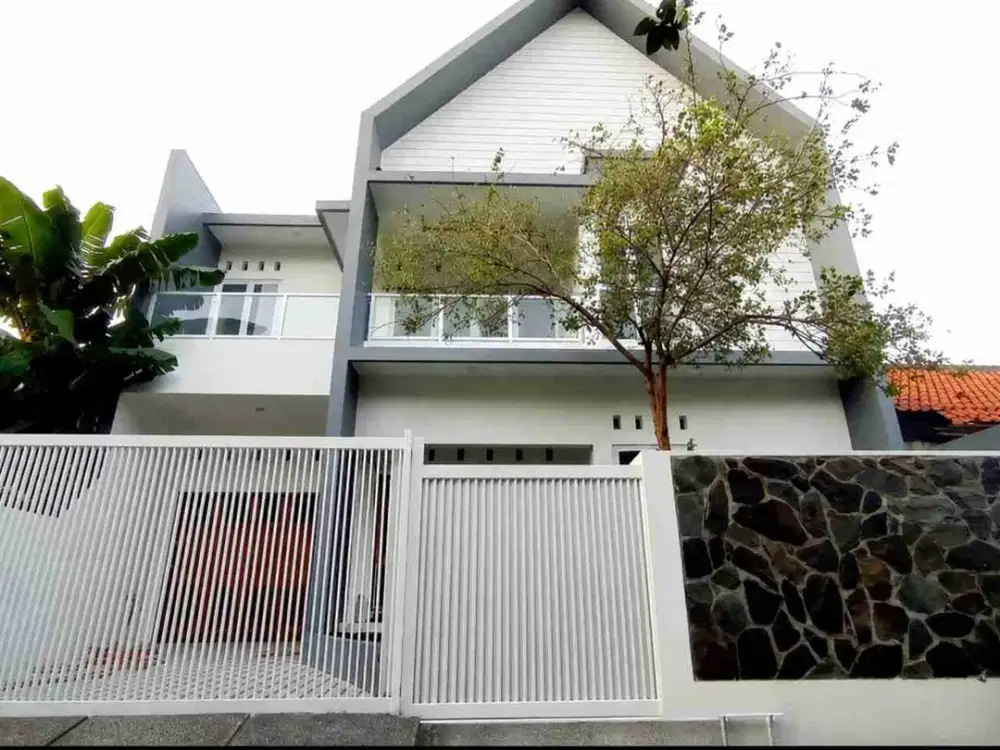 Dijual Rumah Bangunan Baru Cantik 2 lt di Area Pulo Asem. Jakarta Timur