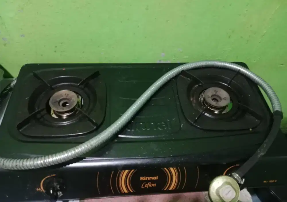 Kompor dua tungku