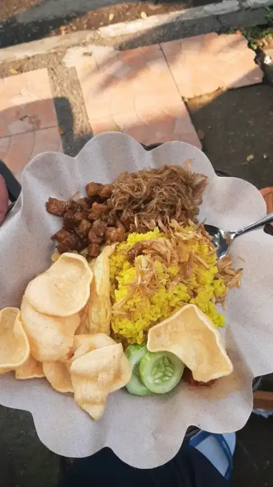 DI BUTUHKAN 2 ORANG KARYAWAN