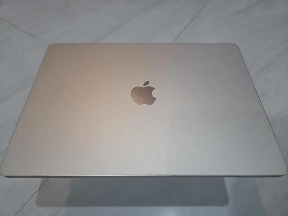 Macbook Air M2 15inchi thn 2024, BH 100% Mulus