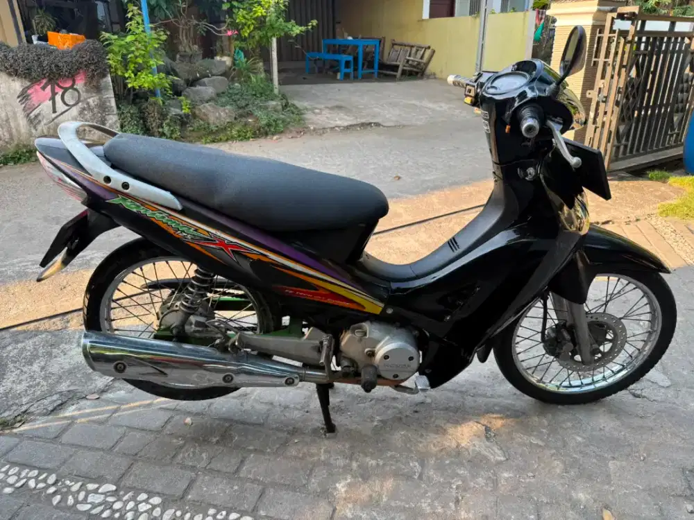 Karisma kharisma THN 2006 plat B Jakarta