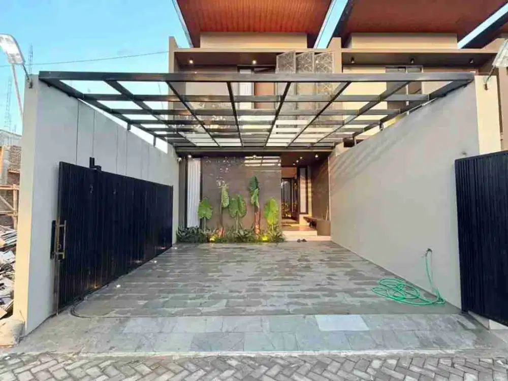 RUMAH MEWAH DENGAN KOLAM RENANG 2 LANTAI FULL FURNISHED DI JALAN KALIURANG KM. 10 NGAGLIK SLEMAN