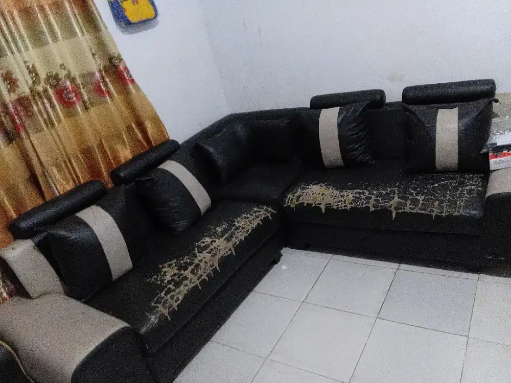 Sofa sudut hitam