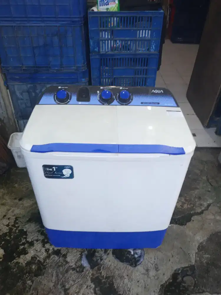 Dijual mesin cuci 2 tabung merek akua