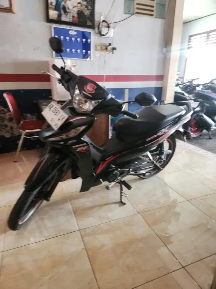 Revo x cw injeksi hitam 2019 gbm tunai / kredit dp100rb